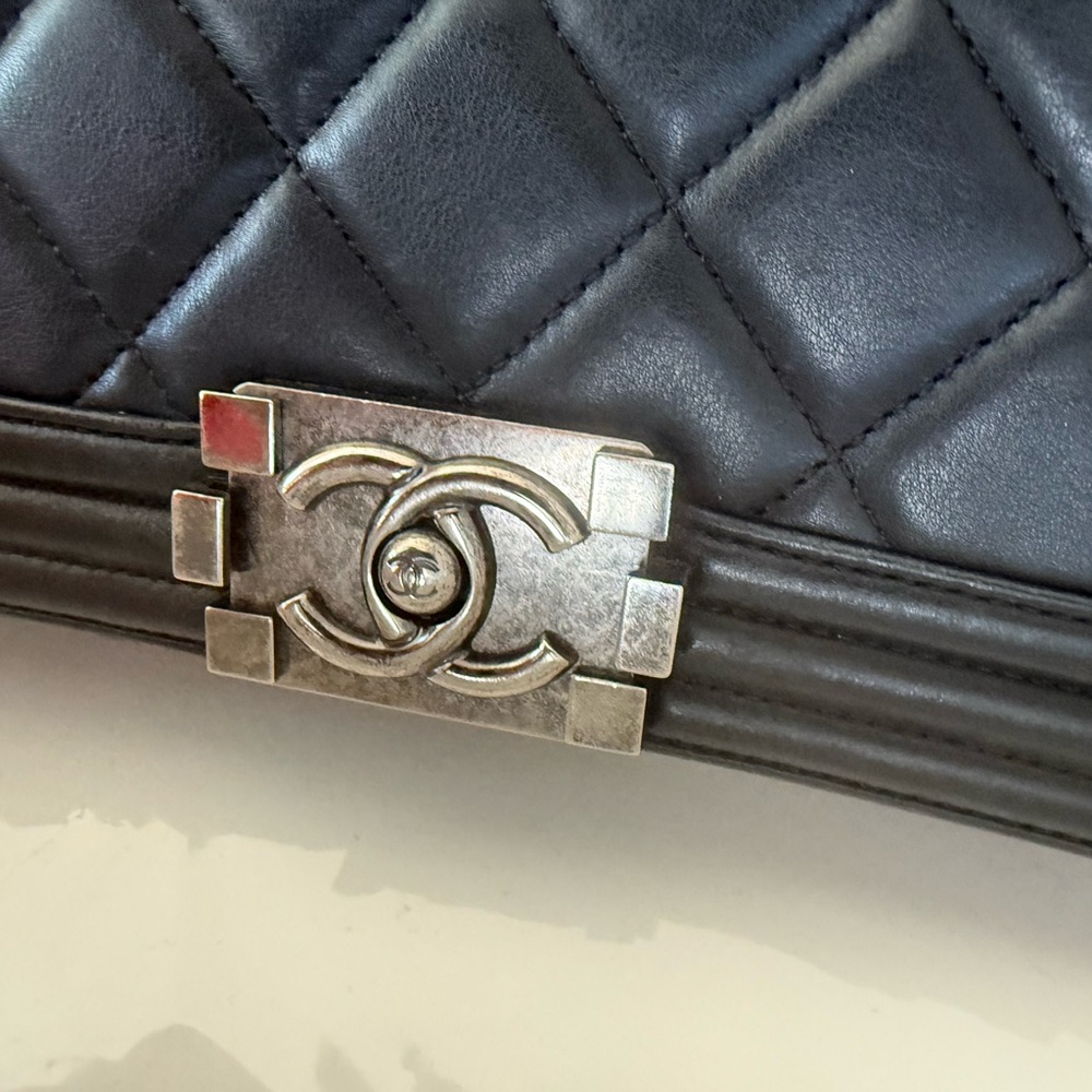 Chanel Black Quilted Crossbody Bag XL - Picture 4 of 16